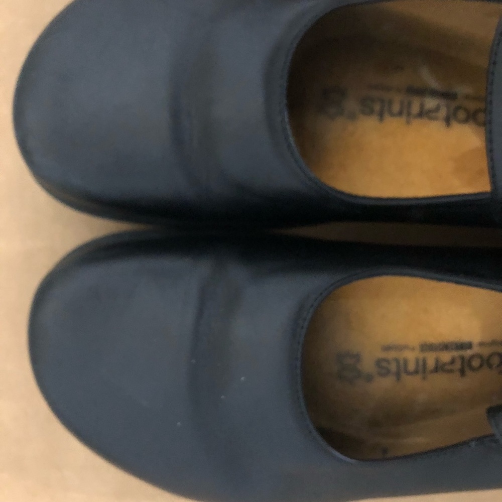 Shoe - Picture 2 of 6